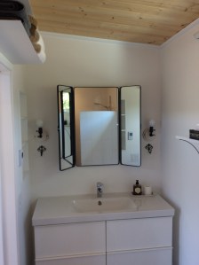 Rebecca added extra square footage to the Modern-Shed guesthouse's bathroom, so that guests wouldn't feel pinched for space.